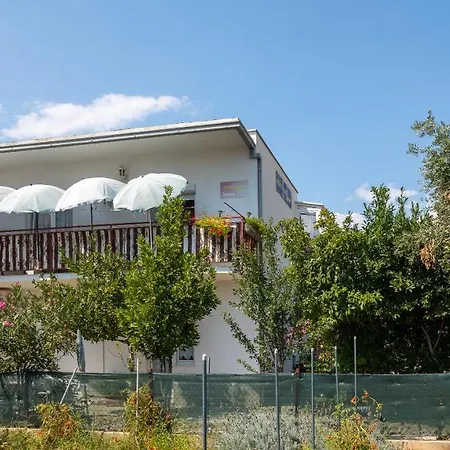 A 1 - Near With Patio Parking And Grill Apartman