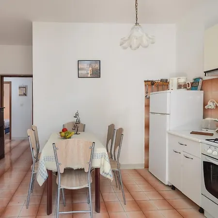Apartment A1 - Near With Patio Parking And Grill Split