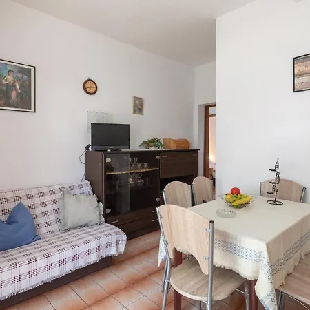 Апартаменты A1 - Near With Patio Parking And Grill Сплит