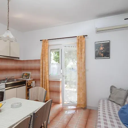 A1 - Near With Patio Parking And Grill