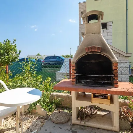 Апартаменты A1 - Near With Patio Parking And Grill Сплит