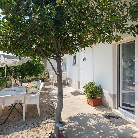 A1 - Near With Patio Parking And Grill *