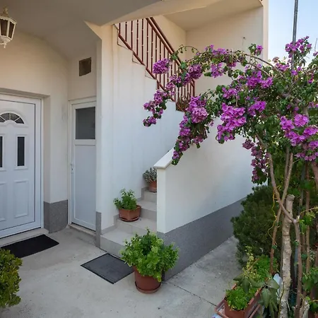 Апартаменты A1 - Near With Patio Parking And Grill Сплит